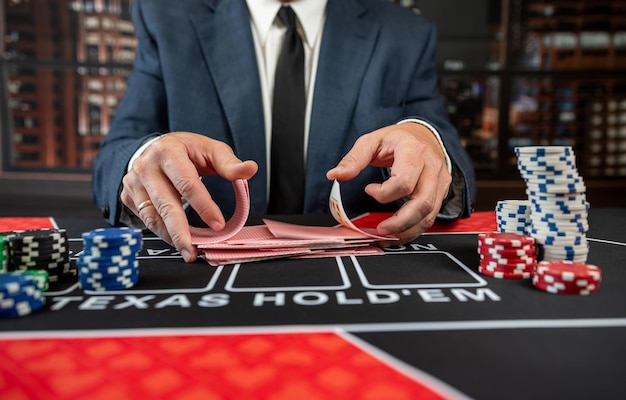 深入解析问鼎娱乐棋牌对战极速版：线上娱乐的全新体验